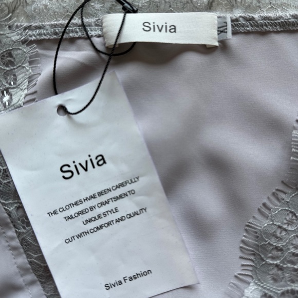 Sivia Women’s Grey Sleeveless Blouse Size XL - Picture 3 of 4